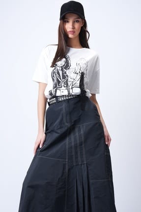 White Crew Neck T-Shirt with Foil Print on the Front and Accessory Detail Alc-X15089