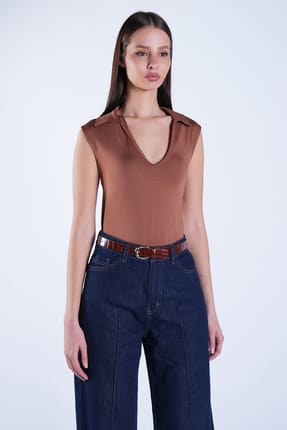 Polo Collar Sleeveless Blouse with Low-Cut Chest Alc-X15095